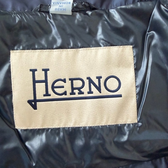 Herno Navy Short-Sleeve Quilted Packable Jacket - Picture 2 of 5